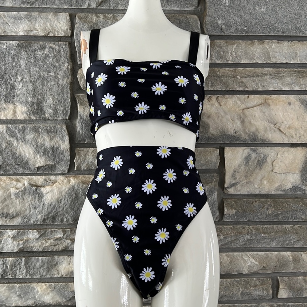 Black daisy flowered bathing suit size Large